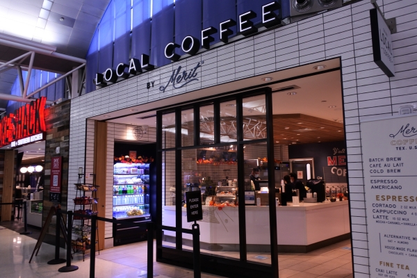空港のコーヒーショップ